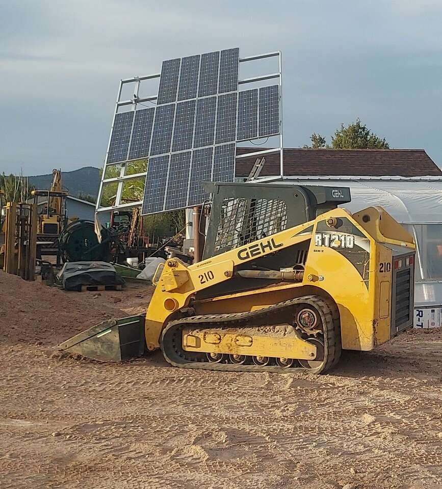 Gehl Skid Steer Skidsteer Compact Track Loader Construction Farm Ranch Heavy Machinery Equipment Dozer Forks Bucket Attachment