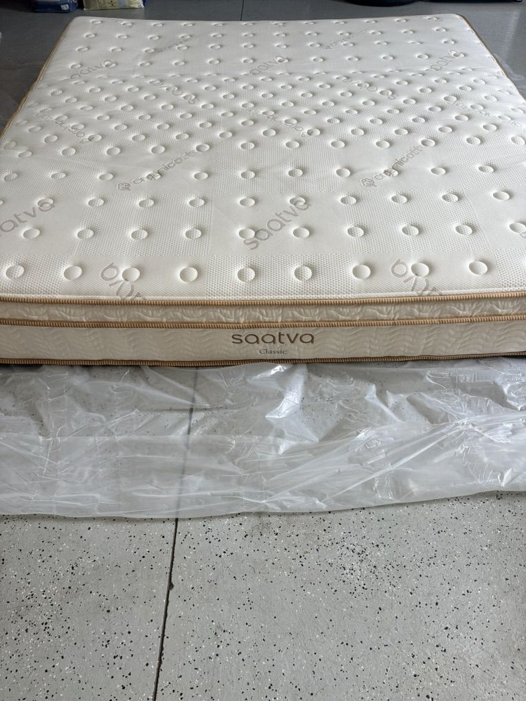 Saatva Classic, Firm, King Mattress