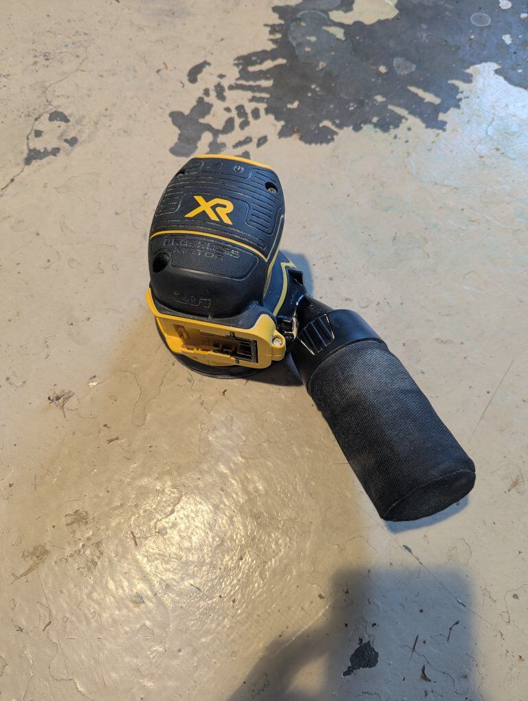 DeWalt DCW210 XR Orbital Sander