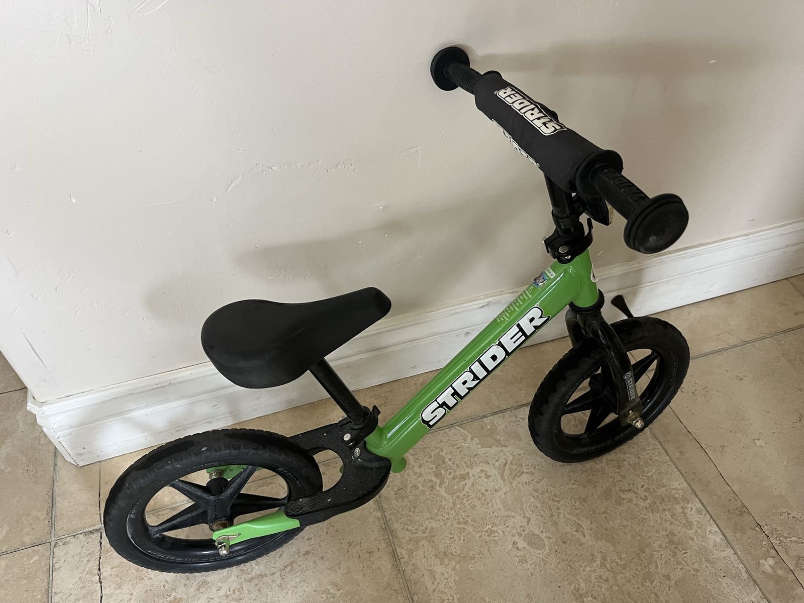 Cool Hut Green, strider balance Bike