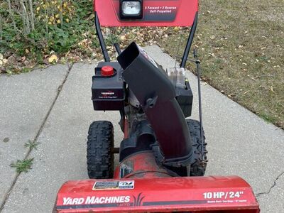 MTD Yard Machines 10/24 Two Stage Snowblower