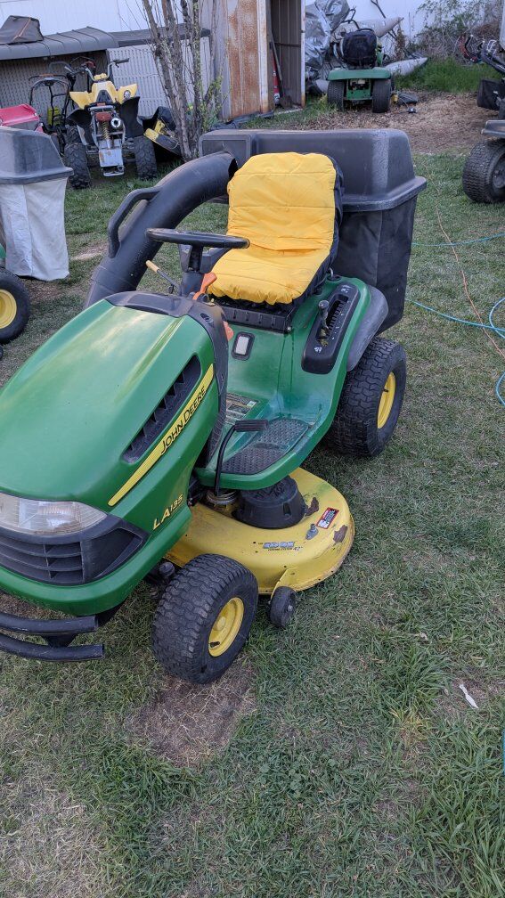 John Deere LA 135 Riding Mower 22hp