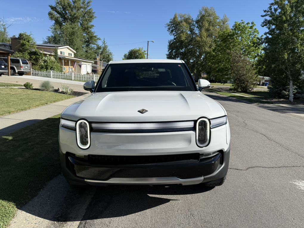 2025 Rivian R1T Adventure
