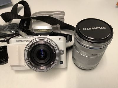 Olympus PEN E-PL6 White + 2 Lenses