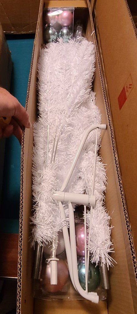 Decoway White Christmas Tree, Holiday Decoration, 60 Piece Ornament Set Included