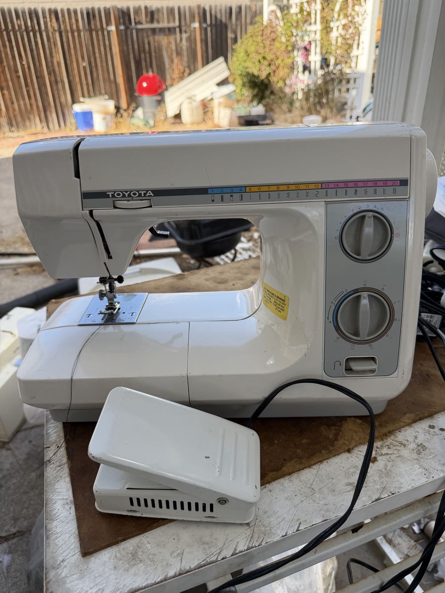 Toyota Household Sewing Machine with Foot Pedal