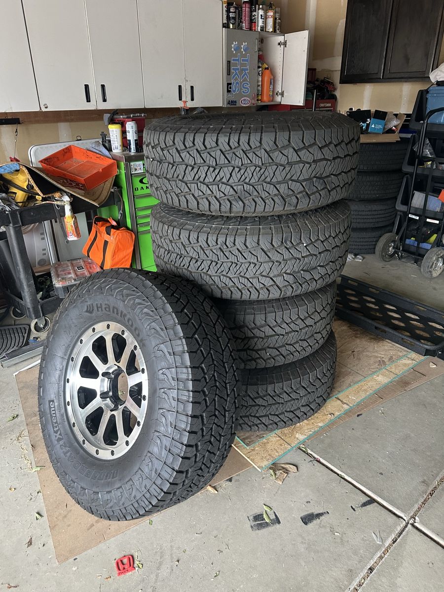 Hankook Dynapro AT2 Xtreme lt 315-70r17 Tires with 17-inch Wheels - Set of 5