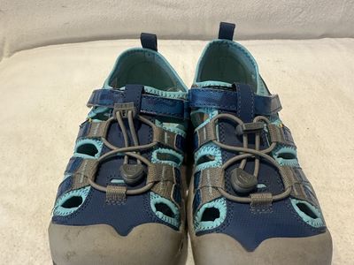 Keen youth size 2, navy/teal waterproof, hiking sandals