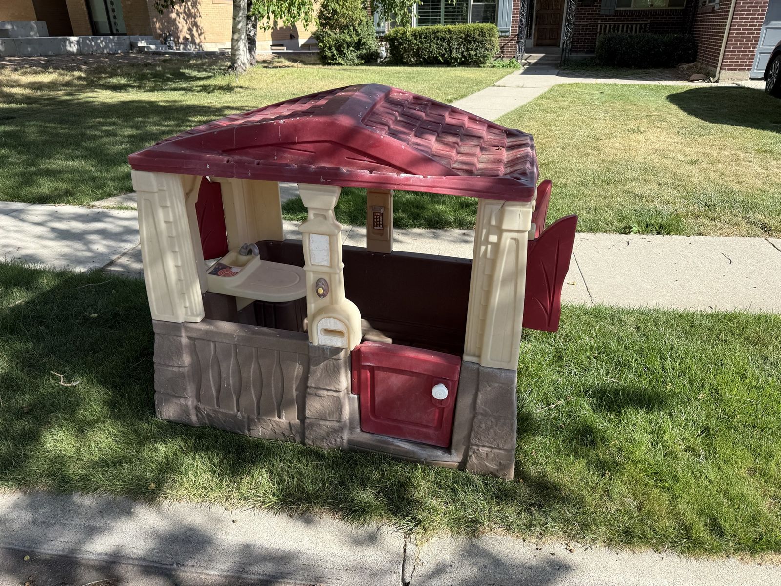 Free Toddler Playhouse - Used, Some Sap on Roof, Ready for a New Home!