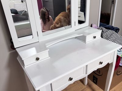 Kids vanity