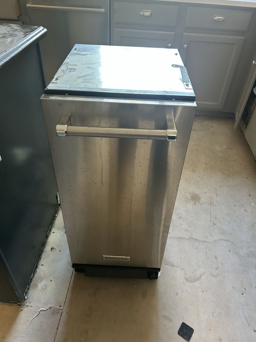 Kitchen aid trash compactor