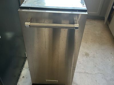 Kitchen aid trash compactor