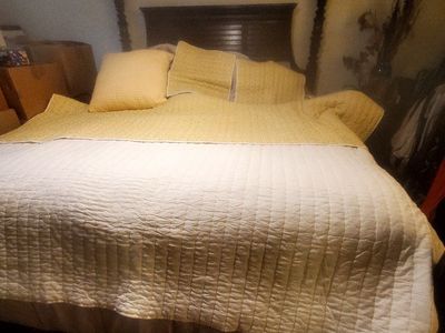 Yellow Cal King or King Sz Quilt Bedding W/ 2 Shams & 1 Accent Pillow