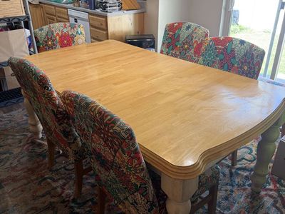 Dinner Table with 6 chairs