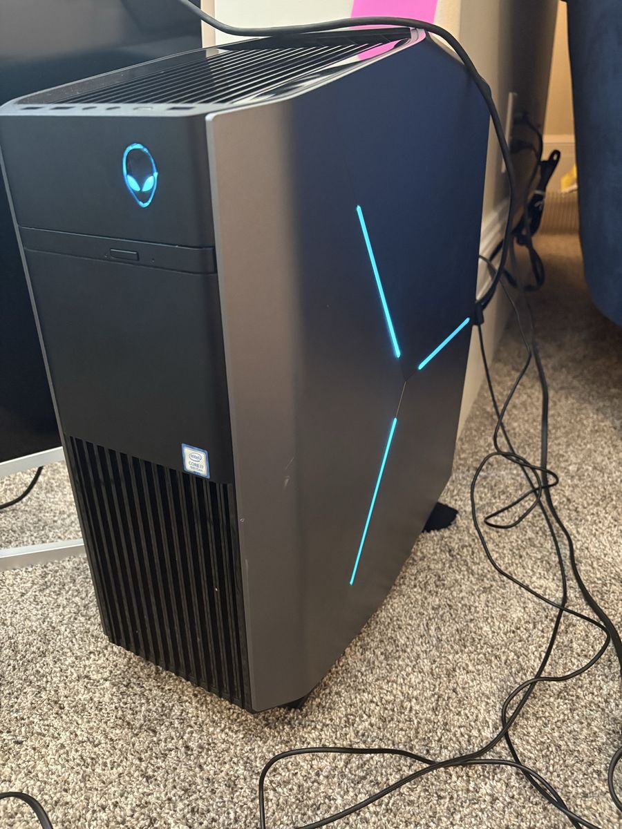 Alienware Aurora R8 Gaming Desktop PC - Intel Core i7 8th Gen