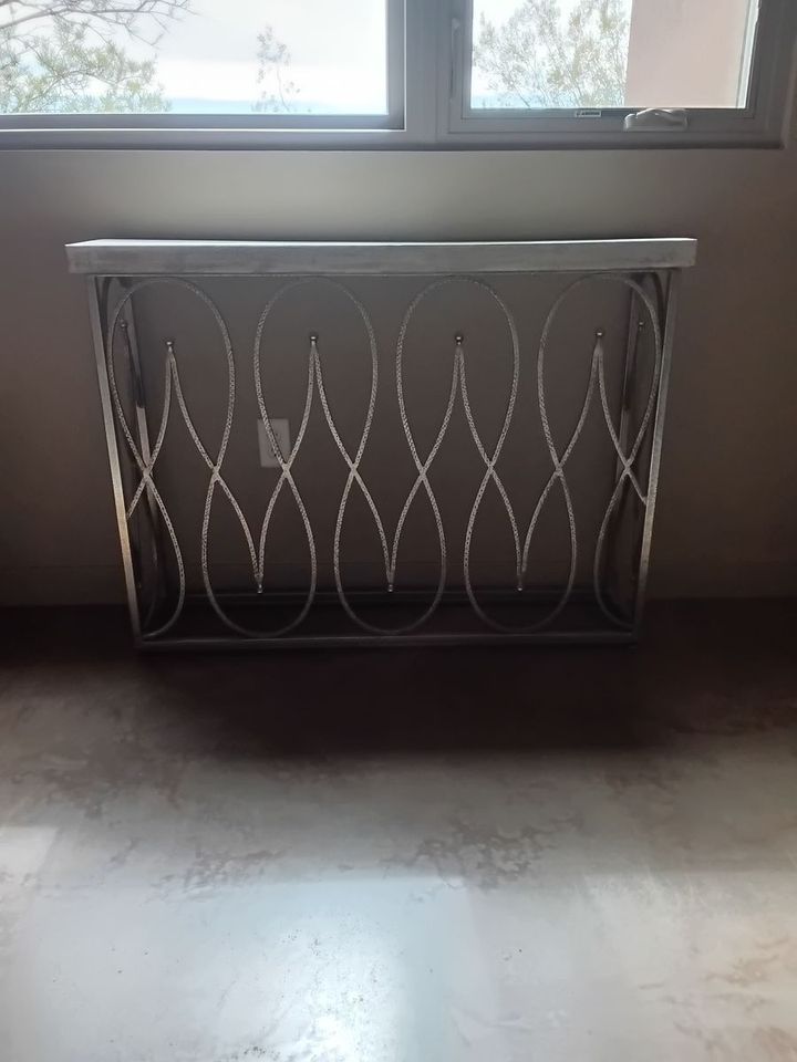 Main image 1