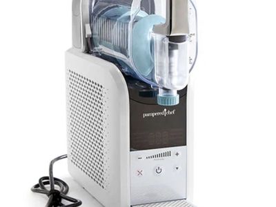 Soft serve ice cream and slushy maker