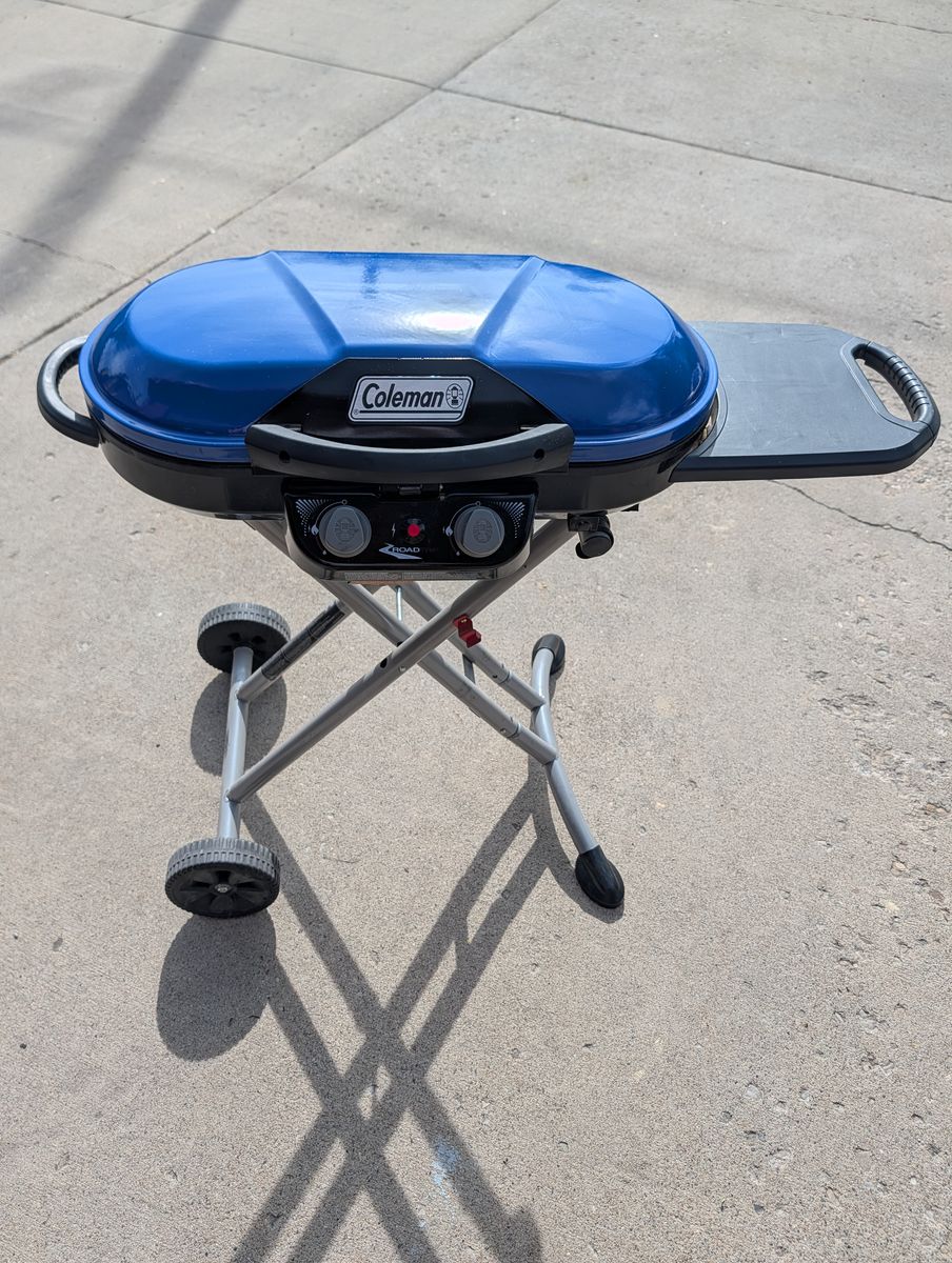 Coleman 2 Burn Gas Standable Collapsible Grill Blue