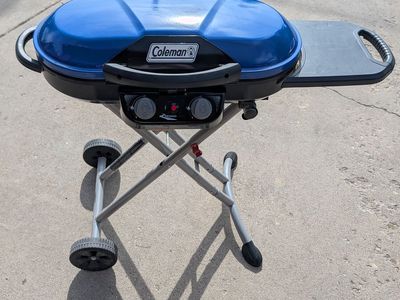Coleman 2 Burn Gas Standable Collapsible Grill Blue