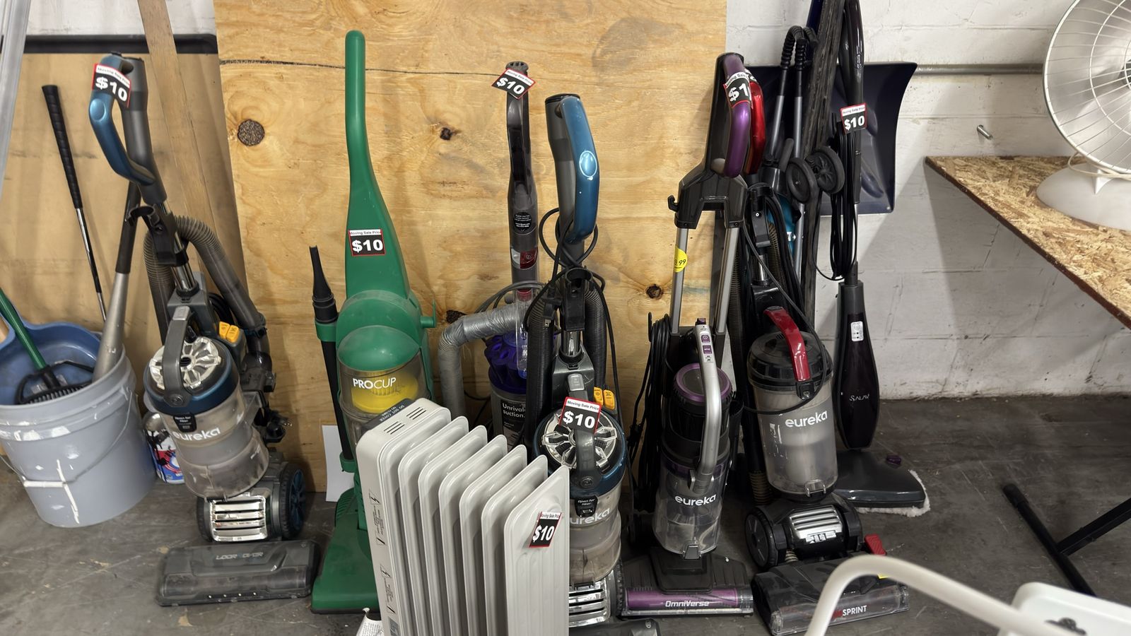 Garage sale Business closing $1 to $10