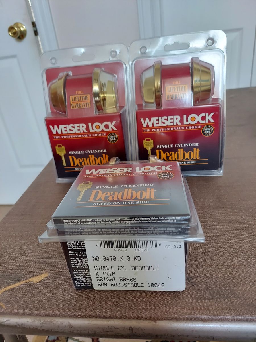 7 New Weiser & Schlage Single Cylinder Deadbolt & Entry Locks, Bright Brass Finish