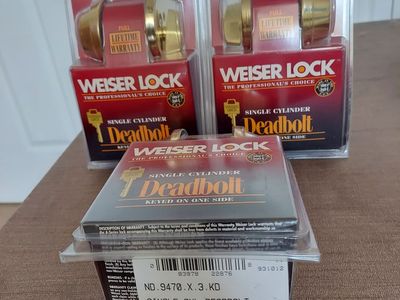 7 New Weiser & Schlage Single Cylinder Deadbolt & Entry Locks, Bright Brass Finish