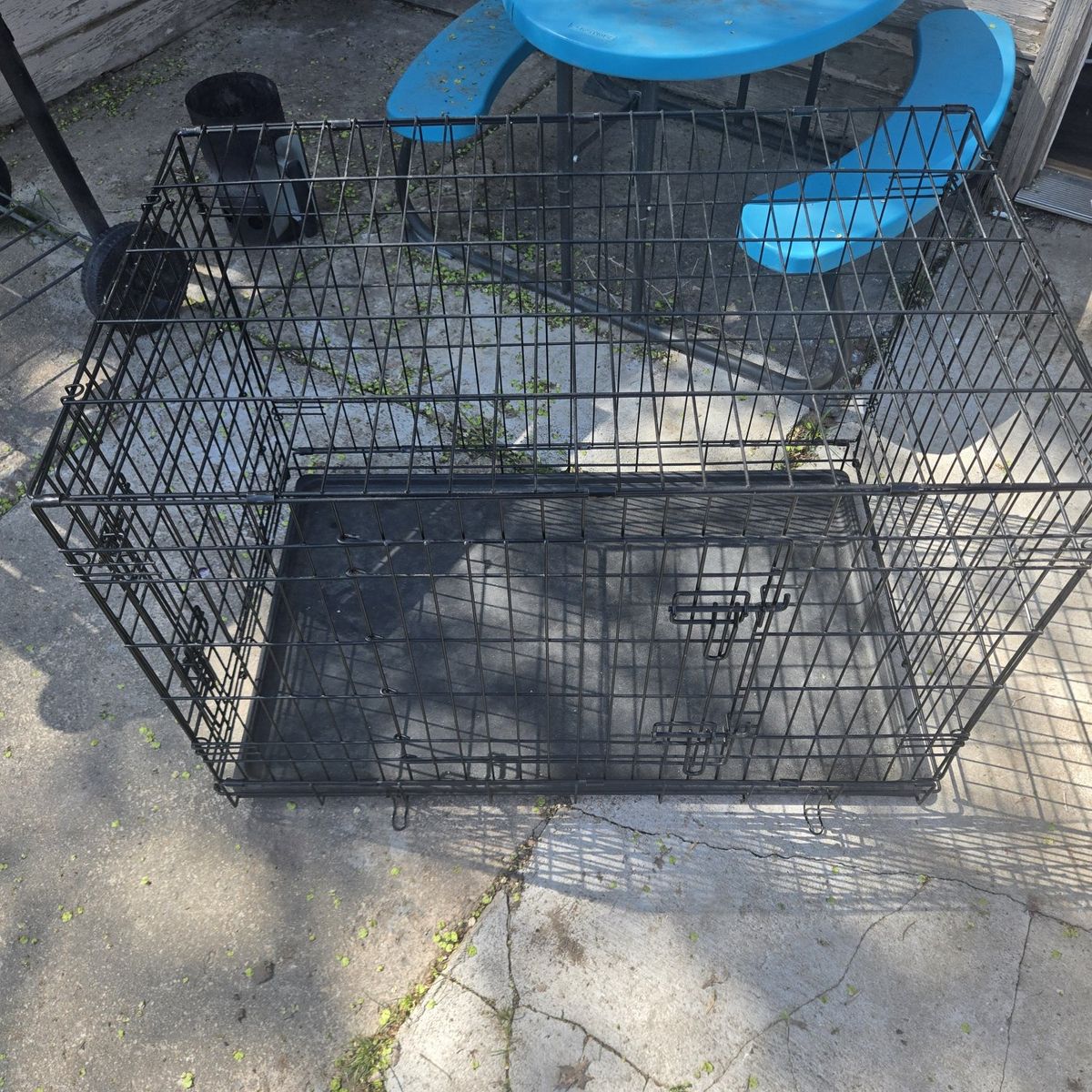 medium dog kennel