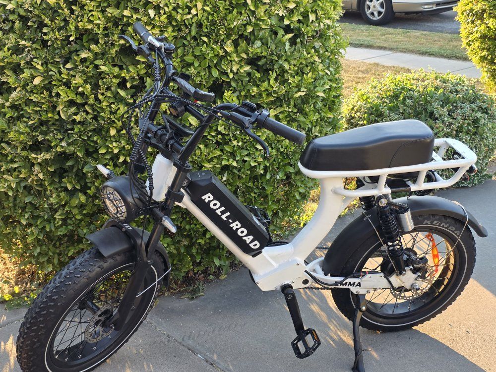 ROLL-ROAD   EMMA  2  Fat Tire Electric Bike, White E-Bike