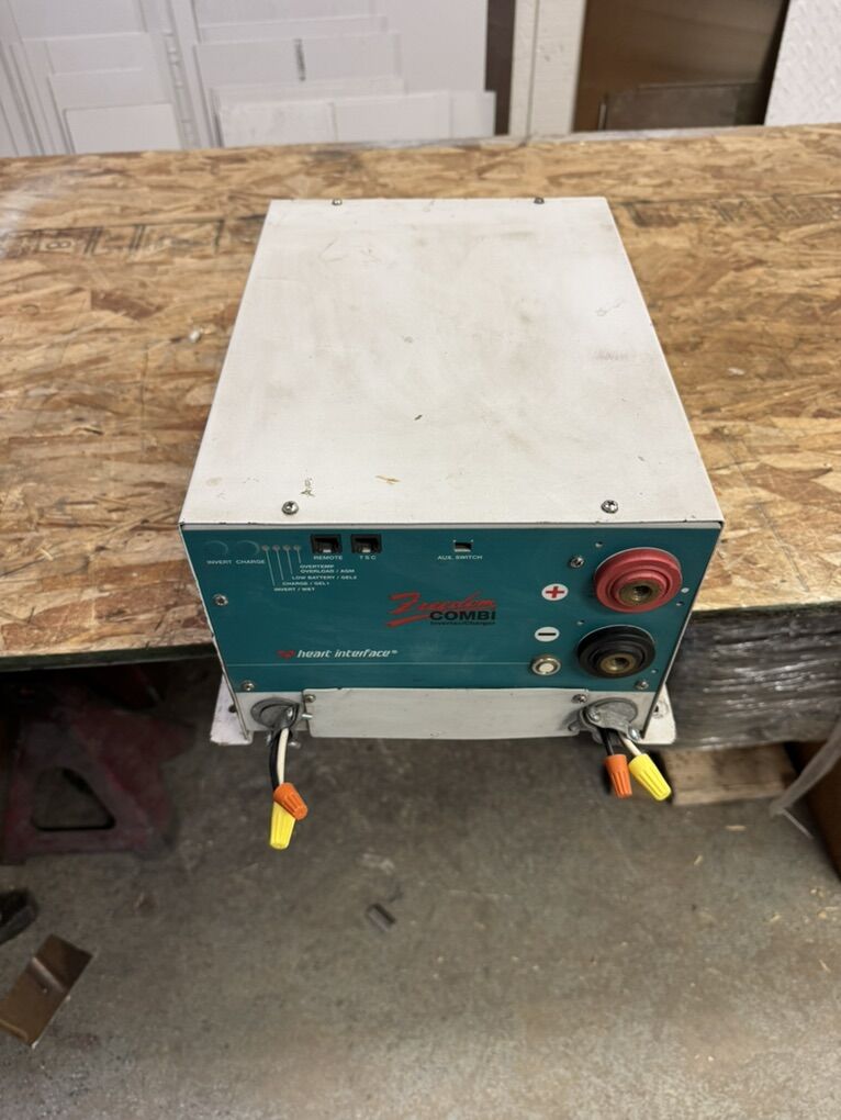 RV INVERTER /CHARGER