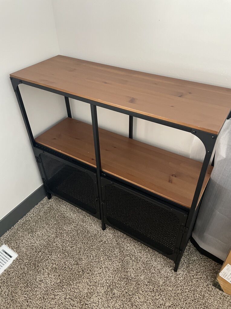 Entertainment center