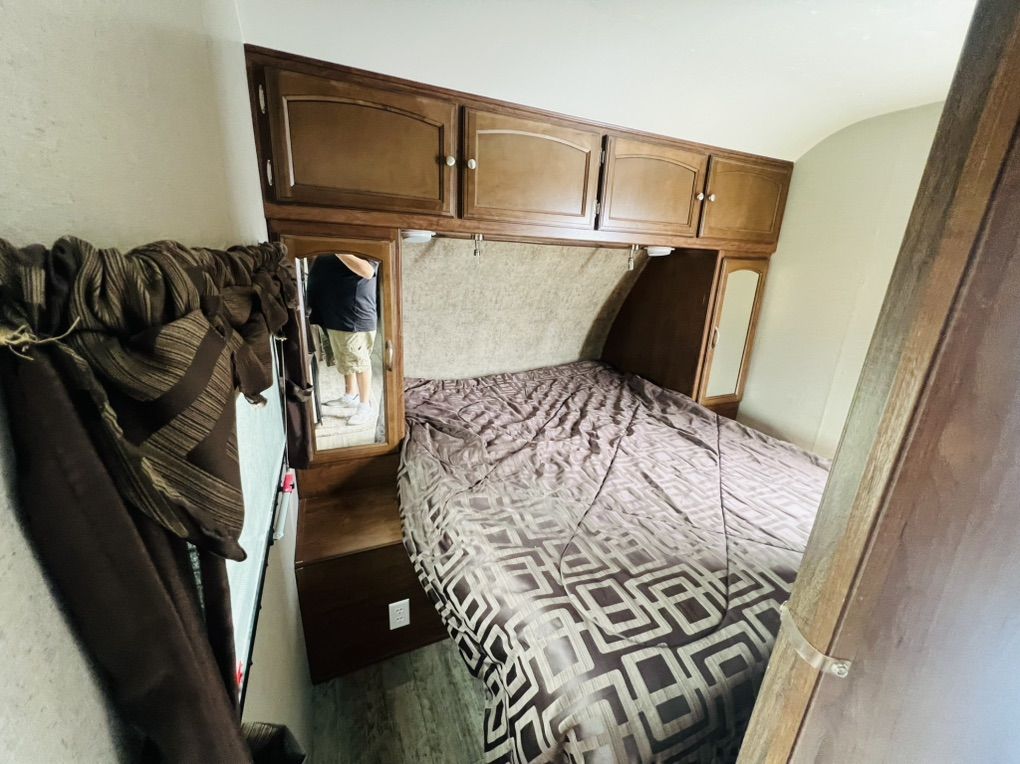 Main image 6