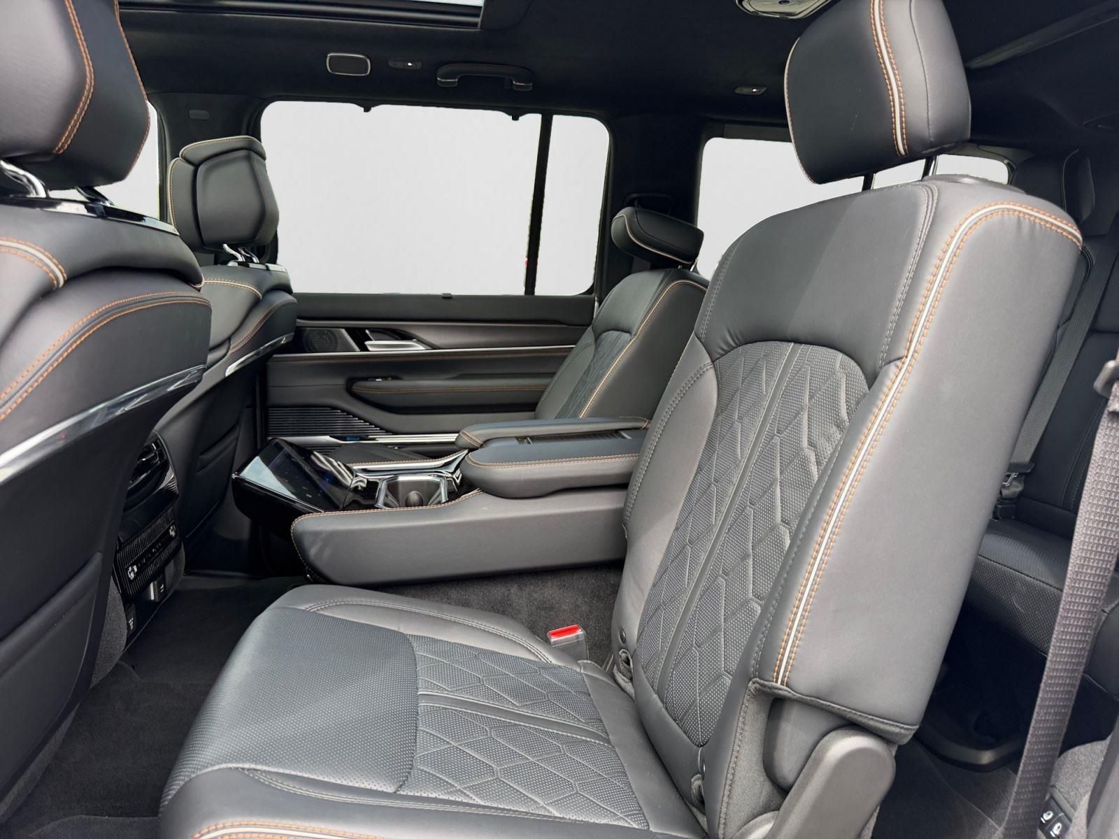 2025 Jeep Grand Wagoneer Series III Obsidian