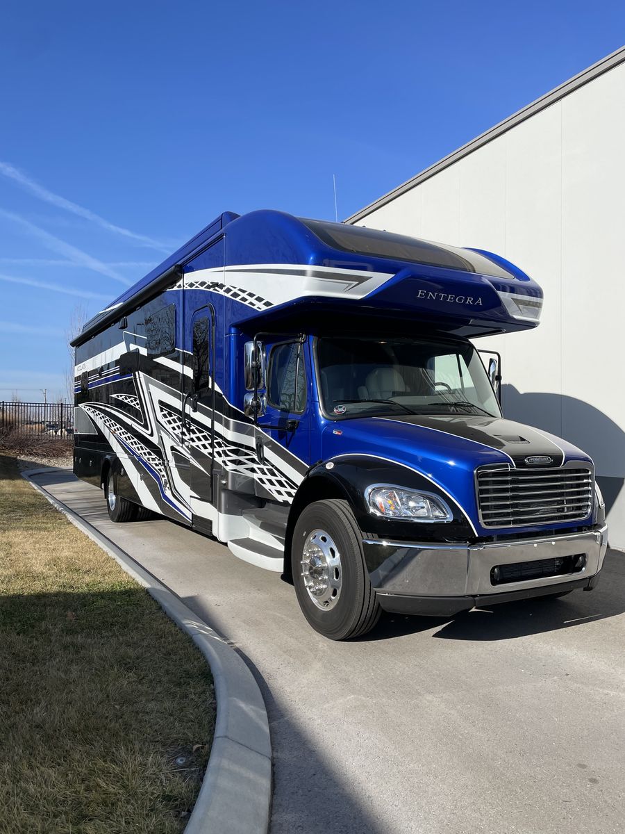 2024 Entegra Coach Accolade XL 37M