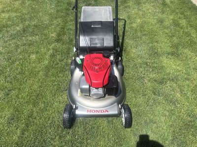 Honda HRR216 21" Self-Propelled Gas Lawn Mower - New Paint, Wheels & Serviced