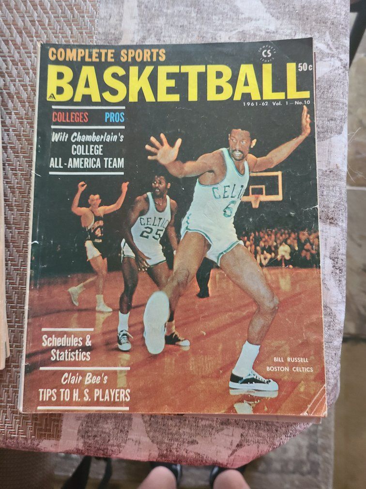 Complete Sports Basketball 1961-62 Vol. 1 No. 10 Magazine Bill Russell