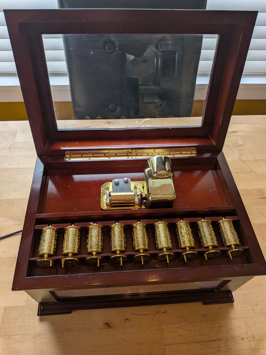 Mister Christmas music box