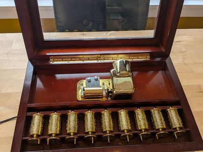 Mister Christmas music box