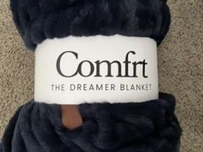 NEW Comfrt Dreamer Throw Blanket Navy Blue – Super Soft – Original Packaging, $60