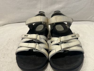 Teva women’s size 6.5 cream sports sandals
