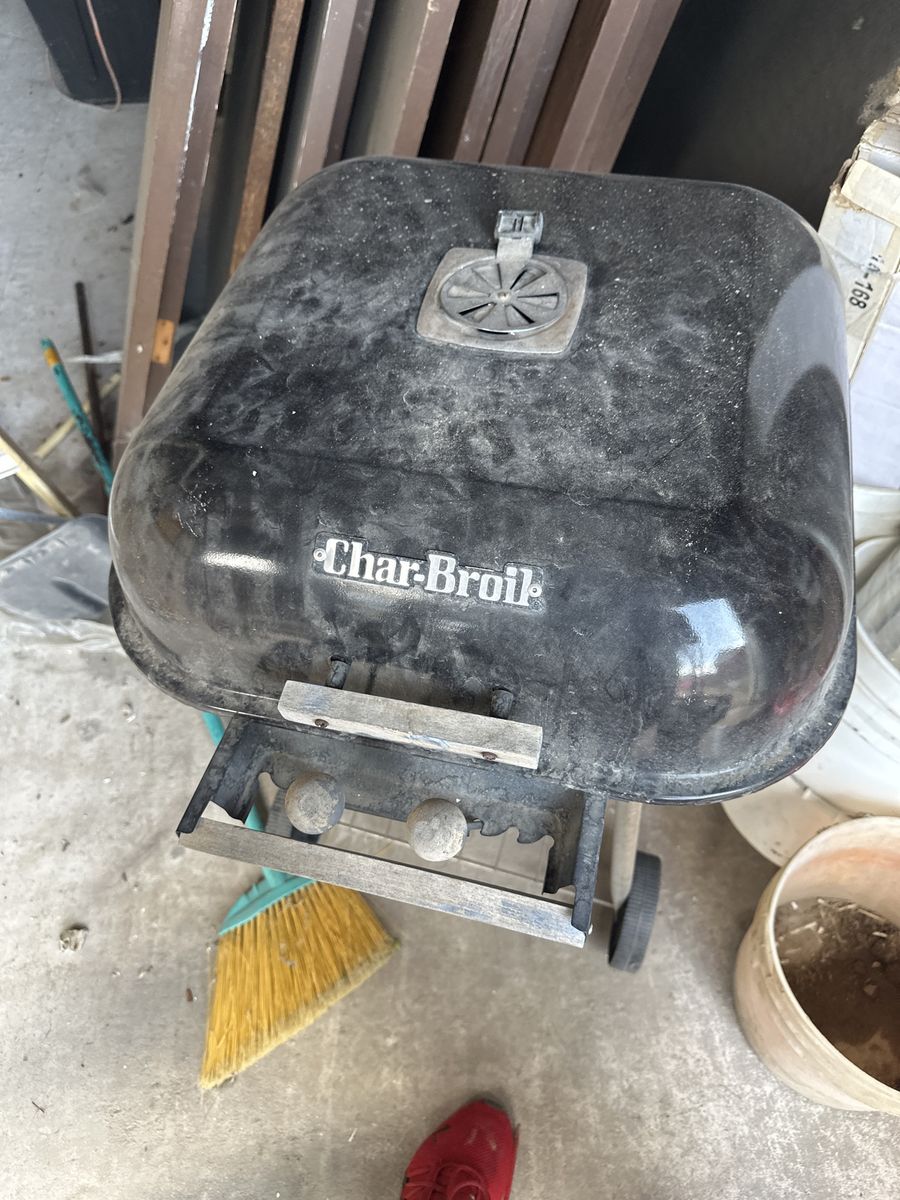 Char-Broil Portable Charcoal Grill - Compact & Durable for Outdoor Cooking