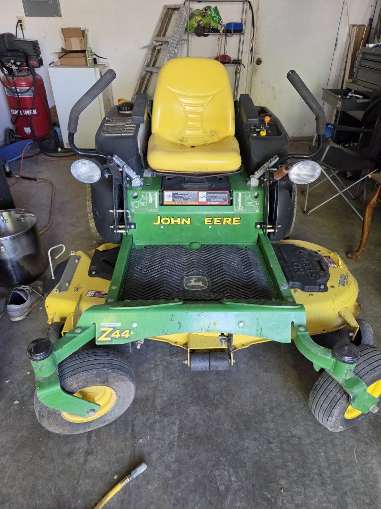 John deere zero turn riding lawn mower