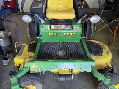 John deere zero turn riding lawn mower