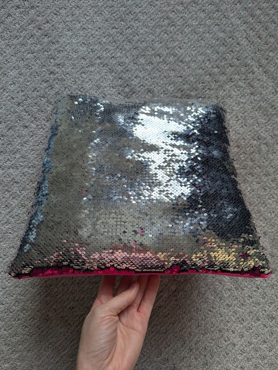 Pink/silver color-changing sequin decor pillow
