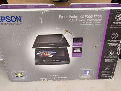 Epson Perfection V550 Photo Color Scanner - In Box