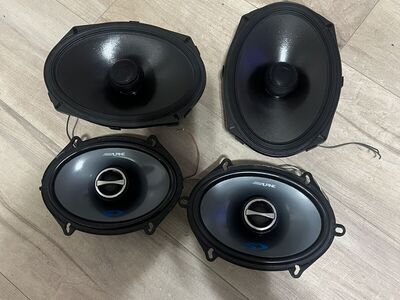 4 alpines speakers 2 6x9” and 2 6x8”