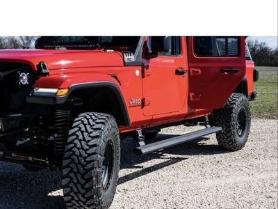 Rough country power steps for a Jeep gladiator