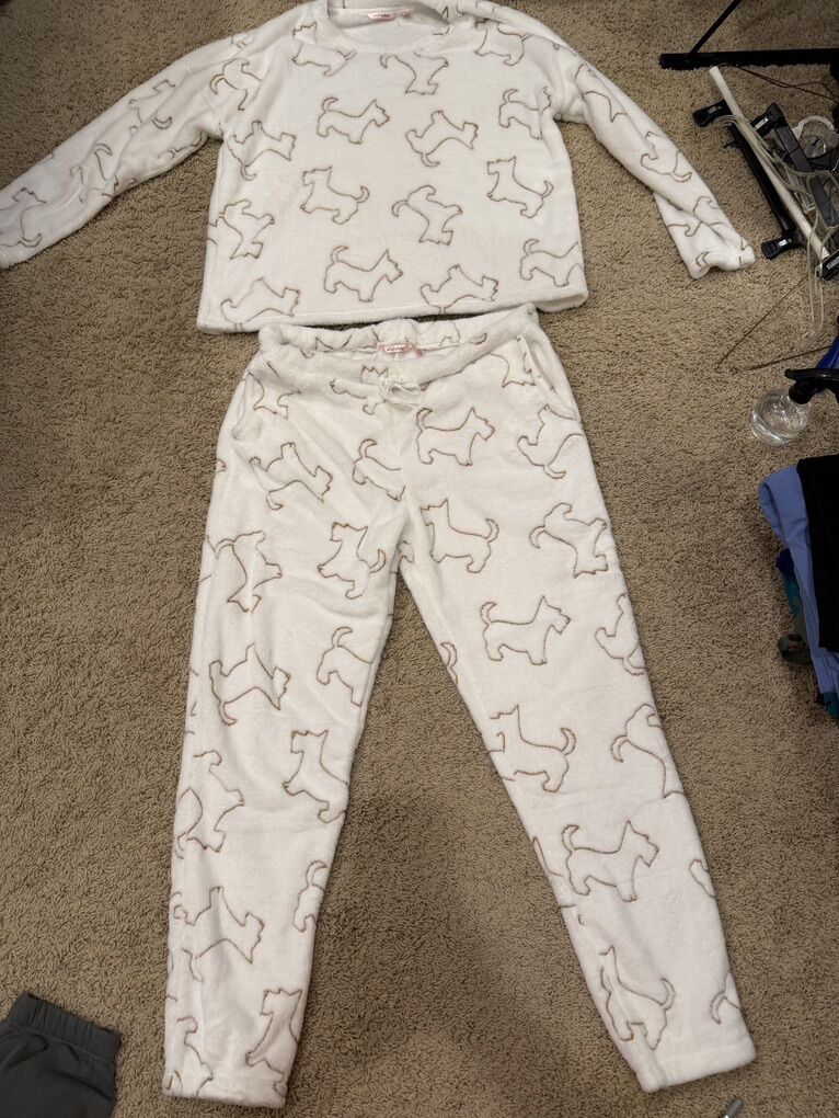 White Fleece Lounge Pajama Set – Size Large