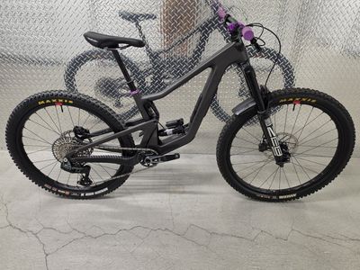 Santa Cruz Bronson Small Reserve Transmission