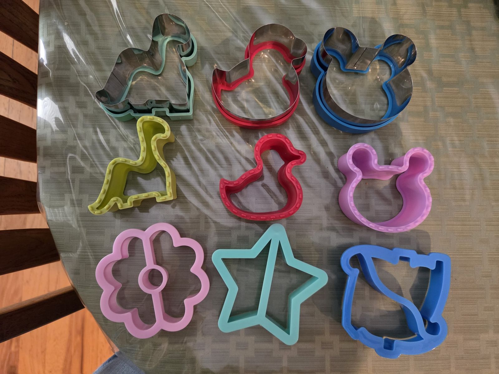 Sandwich cutters