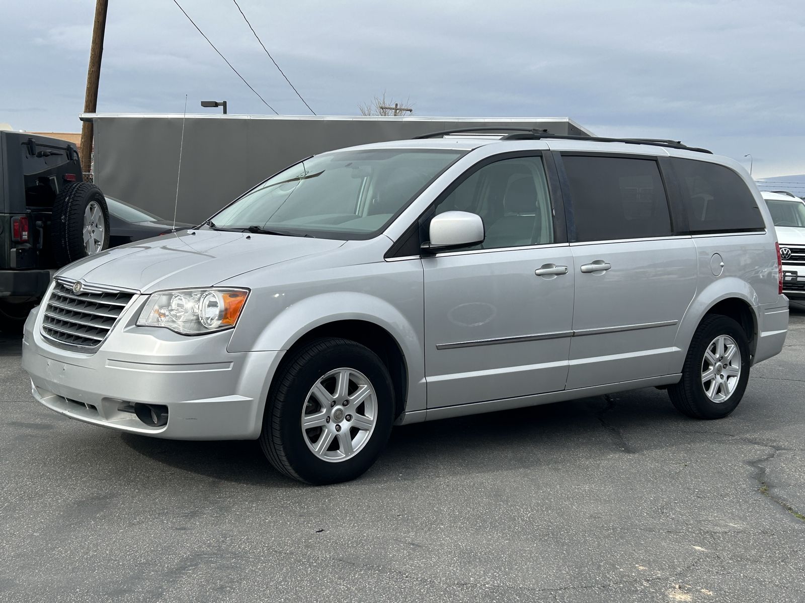 2010 CHRYSLER TOWN AND COUNTRY Touring